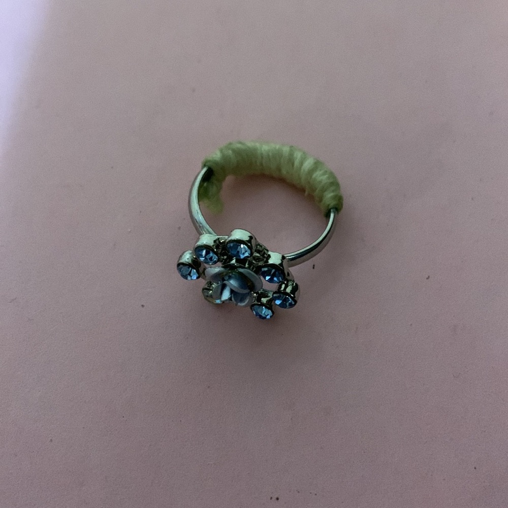 Beautiful ring size 5 - Picture 4 of 5